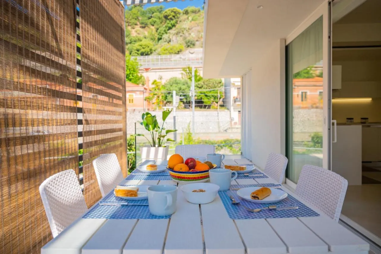 Appartamenti Paolone House Taormina Mare Mazzeo